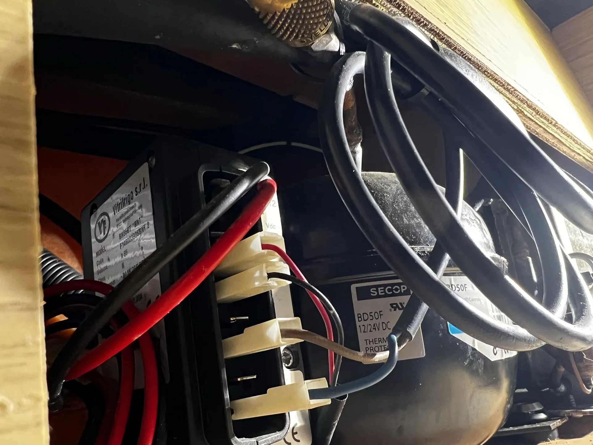 Marine refrigeration compressor and Vitrifrigo control equipment with service wiring