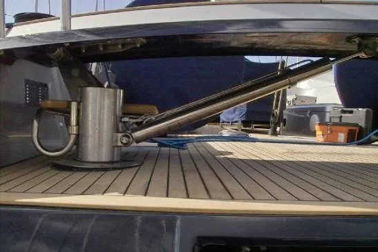 Stainless marine hydraulic cylinder connected to a deck-mounted hinge mechanism